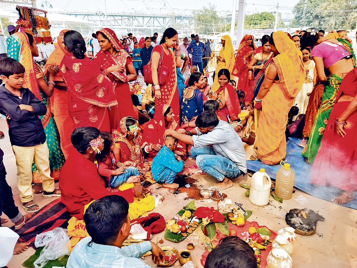 Begusaray News : मुंडन संस्कार से सिमरिया घाट पर उमड़ी भीड़