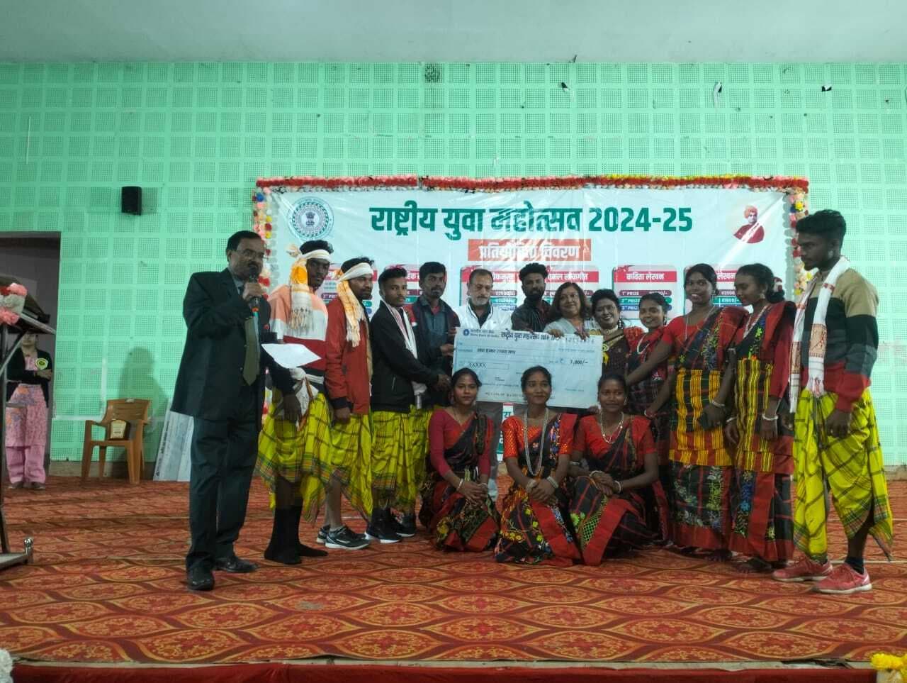 युवाओं ने अपनी कला व हुनर का किया बेहतरीन प्रदर्शन