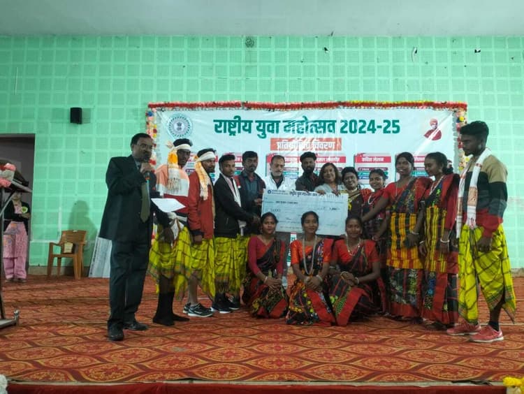 युवाओं ने अपनी कला व हुनर का किया बेहतरीन प्रदर्शन