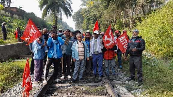 एमजीआर रेलवे लाइन बाधित होने से एनटीपीसी को करोड़ों का नुकसान