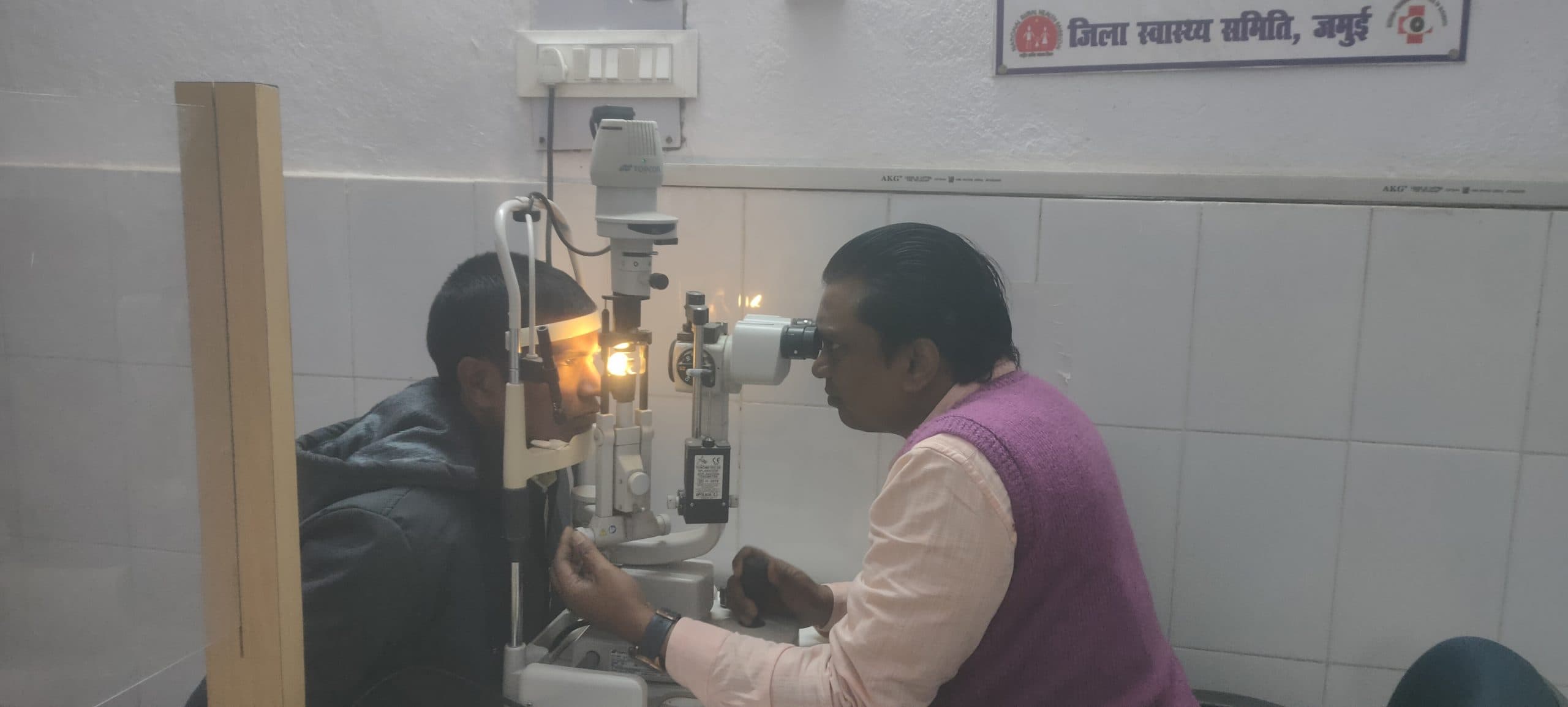 स्मार्ट फोन की लत बच्चों को बना रही मायोपिया का शिकार