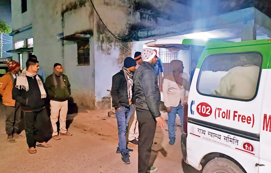 hajipur news. तेज रफ्तार ट्रक ने बाइक में मारी टक्कर, पत्नी की मौत, बाल-बाल बचा पति