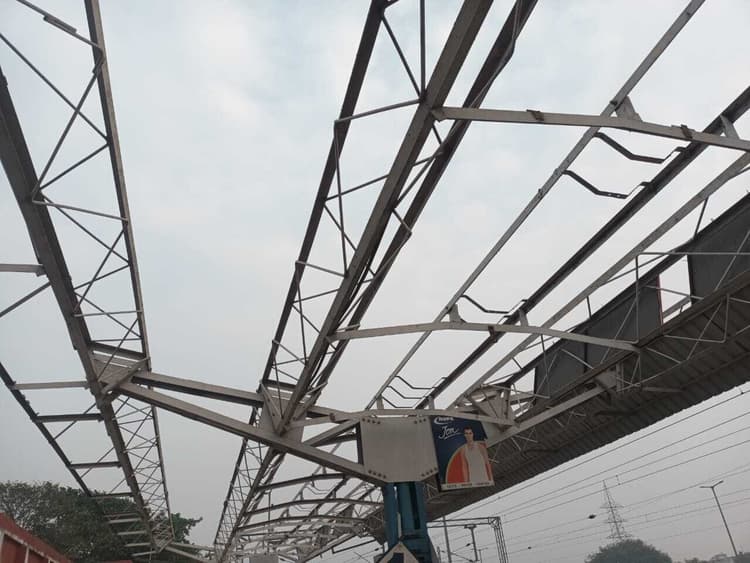 Bhagalpur news नवगछिया स्टेशन : भविष्य में सुविधाओं की आशा में वर्तमान में यात्री परेशान