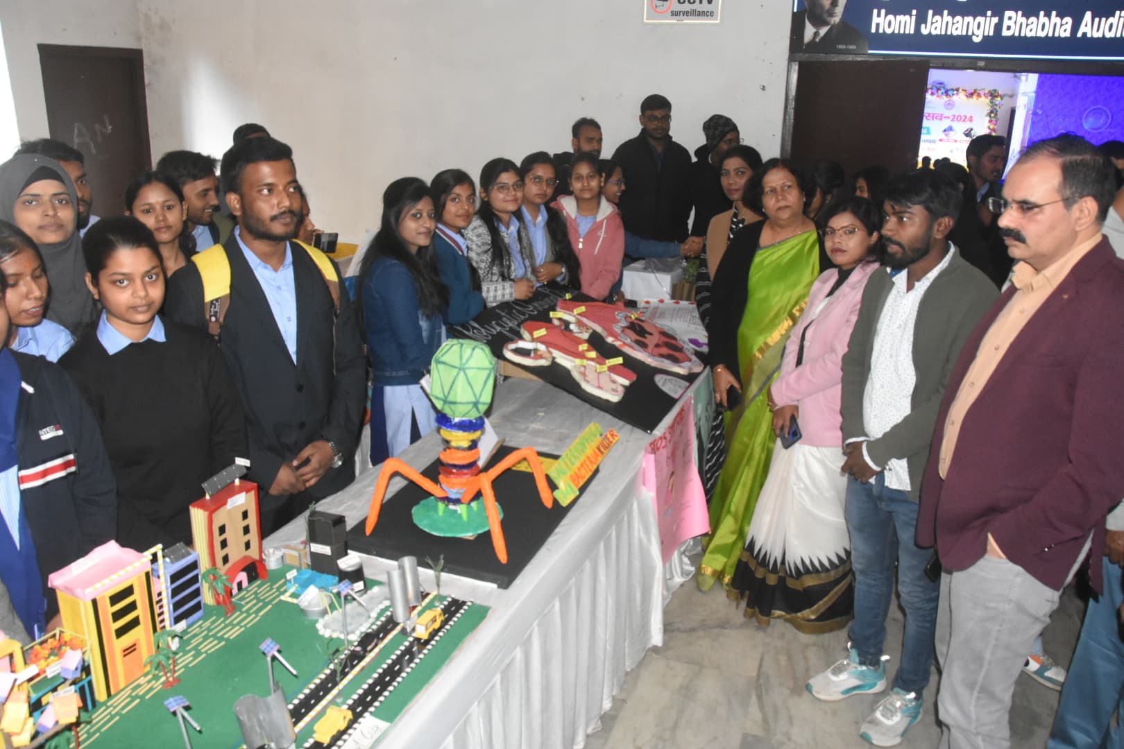 Dhanbad News : पीके राय कॉलेज में आदिवासी थीम पर आयोजित जिला स्तरीय युवा उत्सव में प्रतिभागियों ने दिखायी प्रतिभा