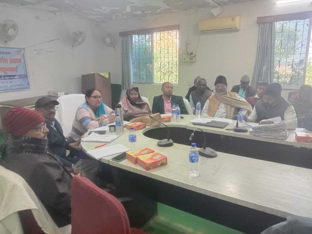 मारगोमुंडा में मनरेगा योजना को लेकर प्रखंड स्तरीय जनसुनवाई कार्यक्रम आयोजित