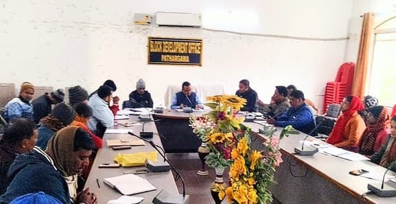 बीडीओ ने पंचायत सचिव व रोजगार सचिव से मांगा हिसाब