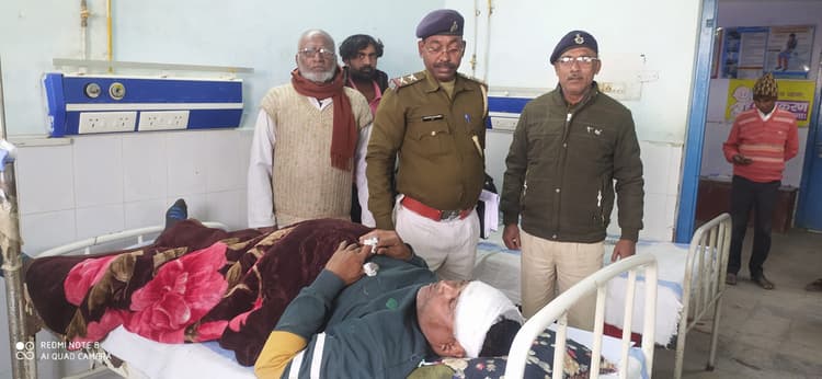 चाय पी रहे व्यक्ति से मारपीट