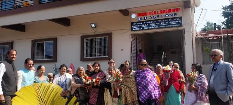 Jamshedpur news. गेरुआ के ओल्ड एज होम पहुंची एसडीओ, सुविधा उपलब्ध कराने का दिया निर्देश