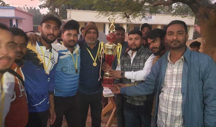 केपीएल क्रिकेट टूर्नामेंट में भेलवा को हराकर चांदन चैंपियन