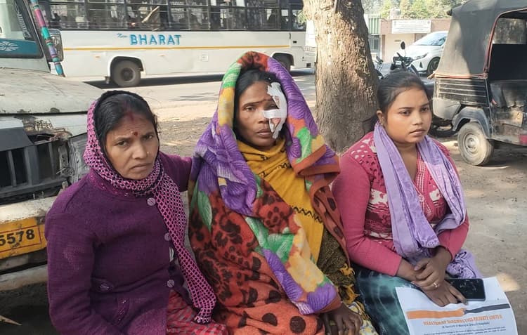 Jamshedpur News : जमीन विवाद को लेकर देवर ने भाभी पर चापड़ से किया हमला, गंभीर