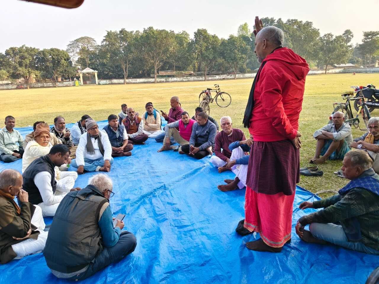 भूमि सर्वेक्षण के विरोध में सुखपुर सोल्हनी के ग्रामीणों ने की आम सभा