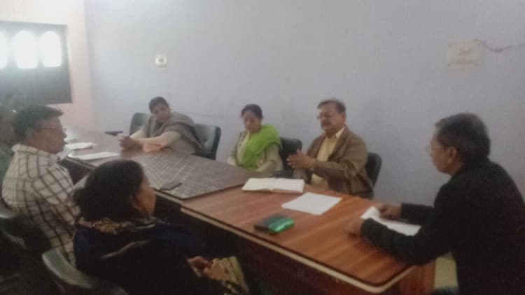 नपं की सामान्य बोर्ड की बैठक में बंद सोलर लाइट चालू कराने की मांग