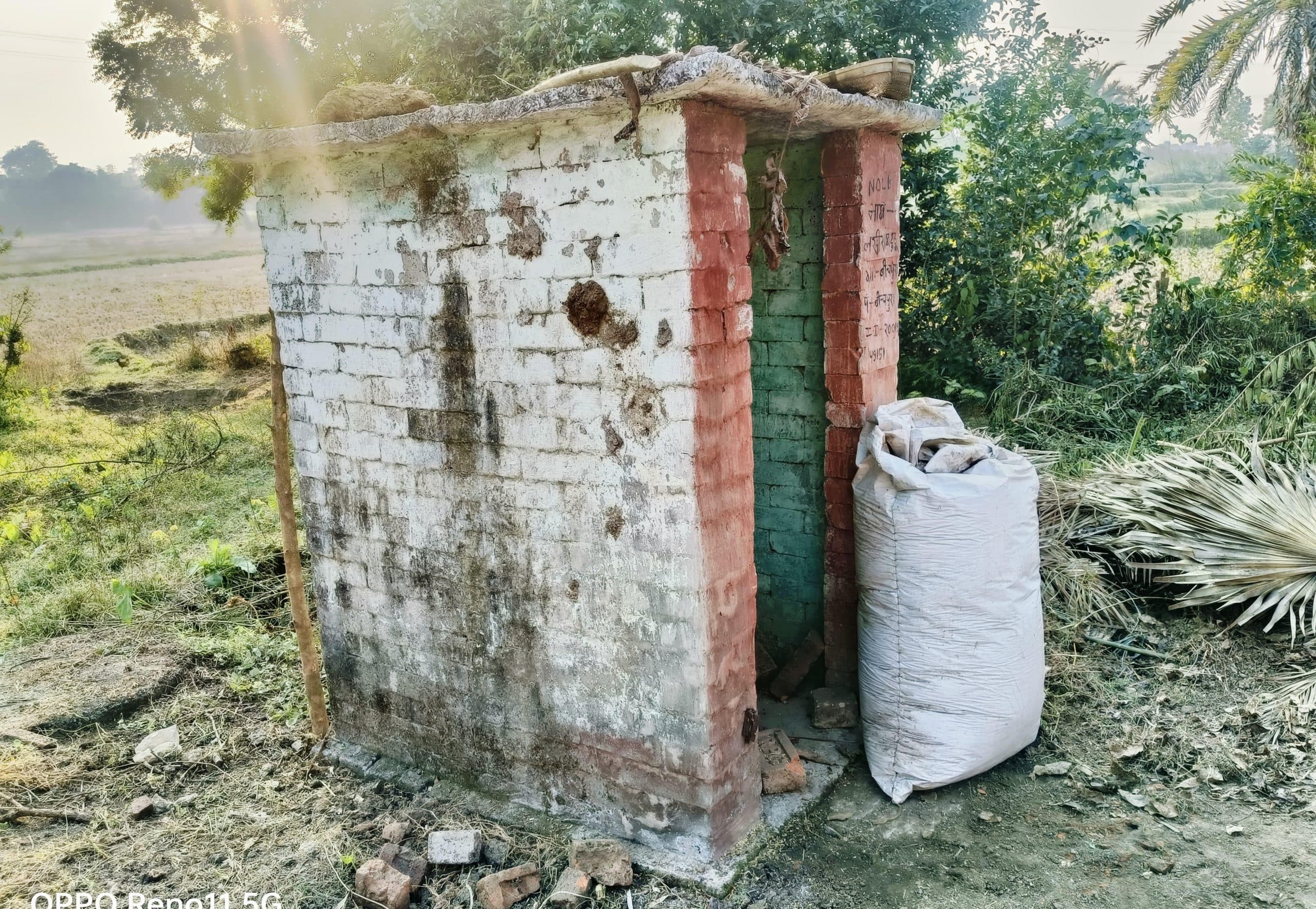 बोरियो प्रखंड छह वर्ष पहले घोषित ओडीएफ, पर लोग अब भी खुले में कर रहे हैं शौच