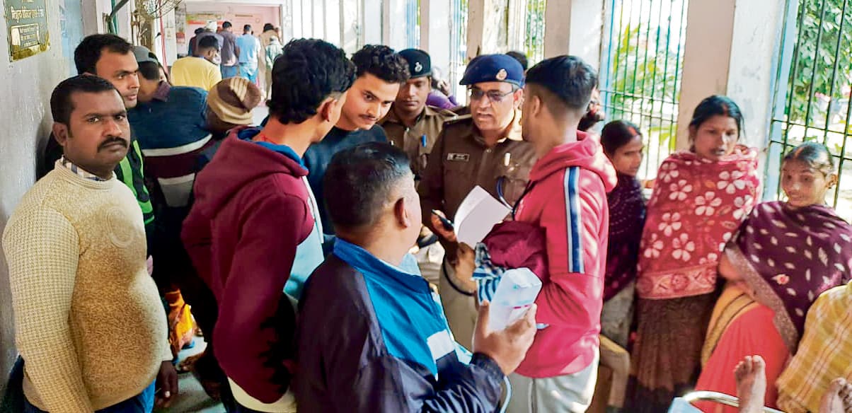 Hajipur News : पांच लाख रुपये रंगदारी नहीं देने पर आइटीबीपी के जवान को बदमाशों ने मारी गोली, घायल