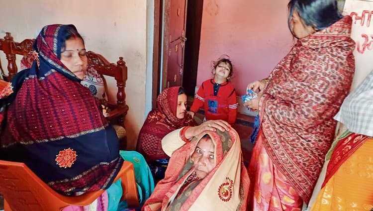 Gopalganj News : सड़क हादसे में थावे दुर्गा मंदिर के दो पुजारियों की मौत से मचा कोहराम