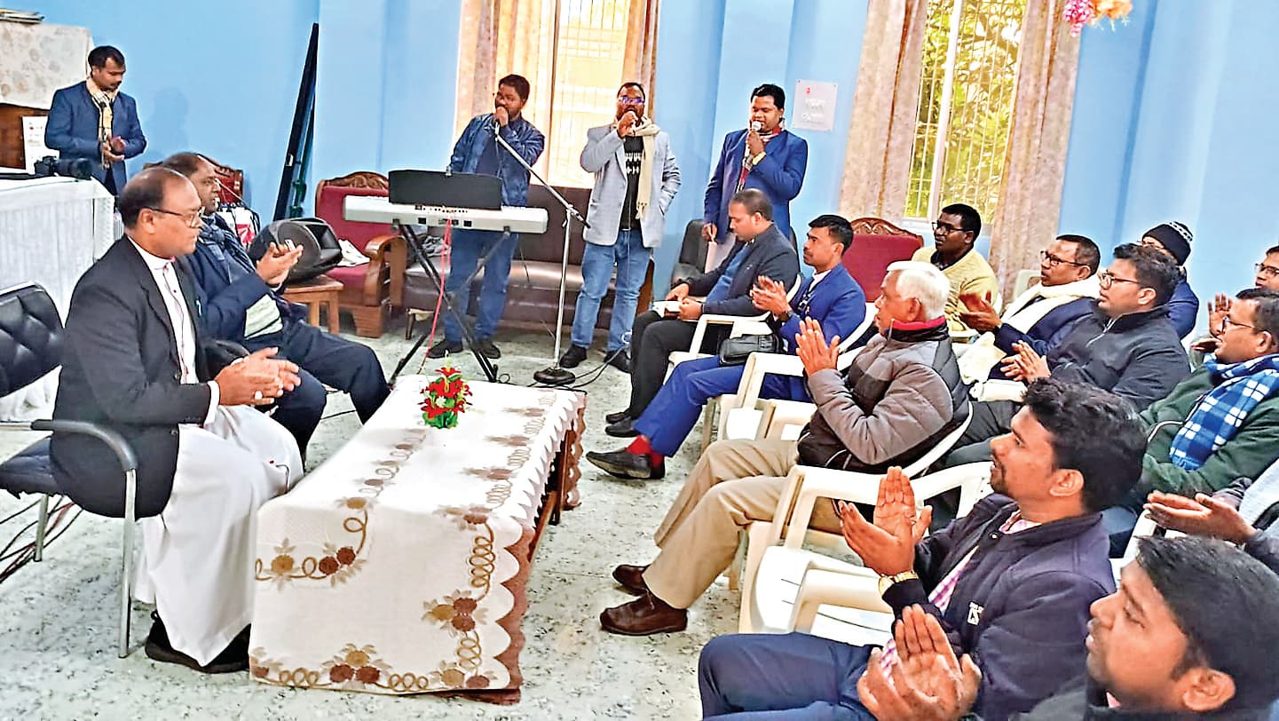 ranchi news : рдЖрд░реНрдЪрдмрд┐рд╢рдк рд╣рд╛рдЙрд╕ рдореЗрдВ рдкреБрд░реЛрд╣рд┐рддреЛрдВ рдиреЗ рдордирд╛рдпреА рдХреНрд░рд┐рд╕рдорд╕ рдЧреИрджрд░рд┐рдВрдЧ