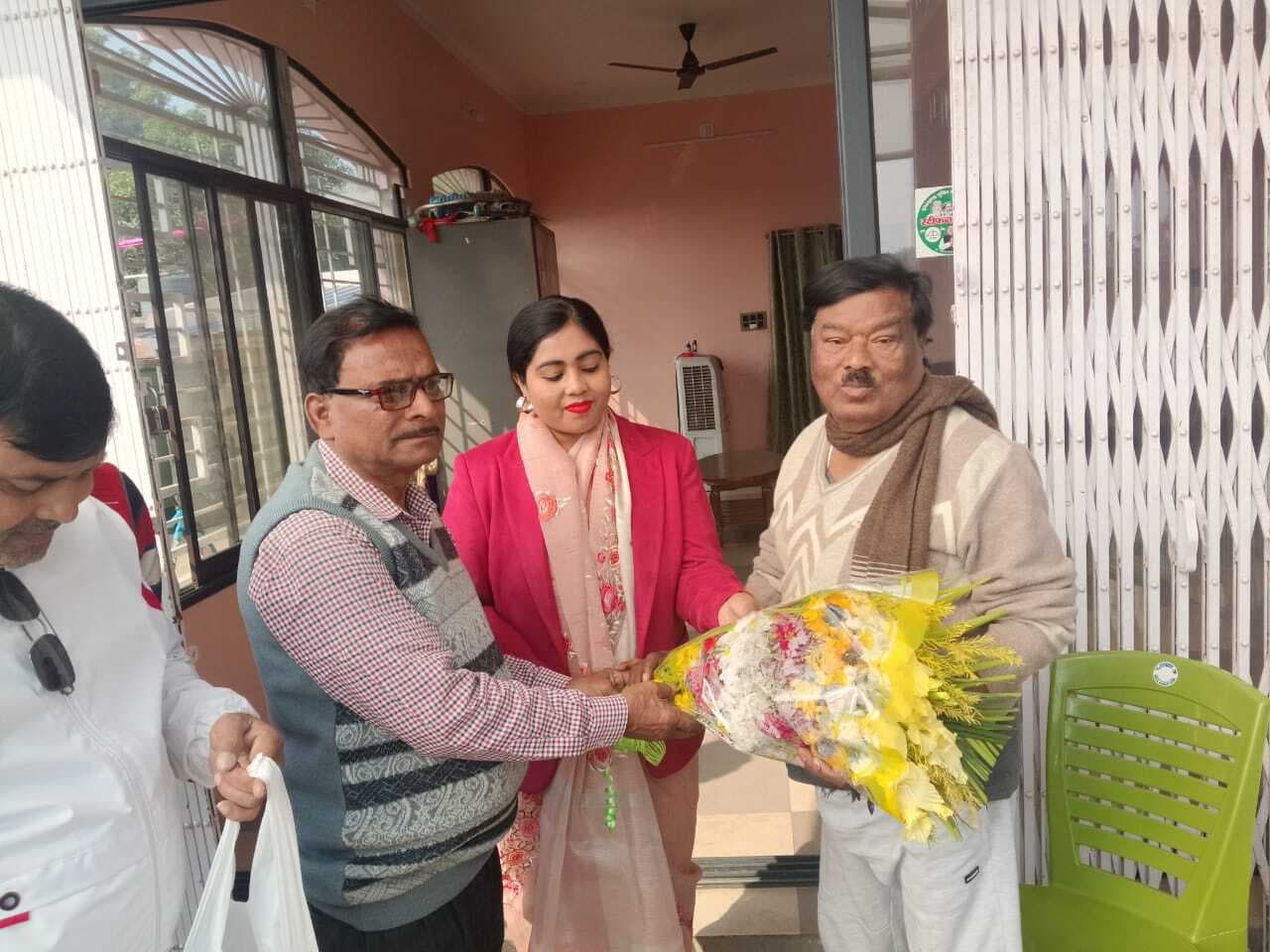 विधायक से मिले समर्थक, दी बधाई