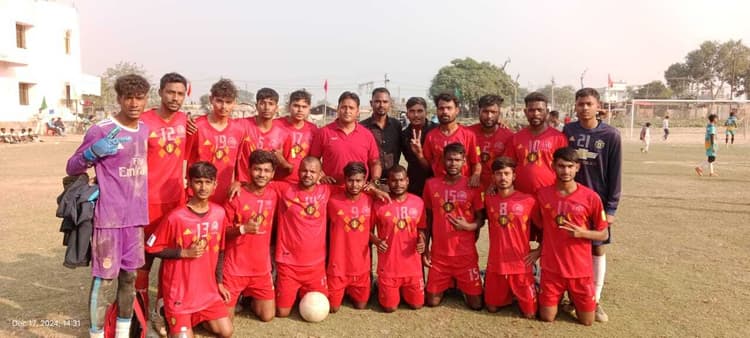 तीसरे मुकाबले में पूर्व रेलवे जमालपुर ने किशनगंज की टीम को 4-1 से हराया