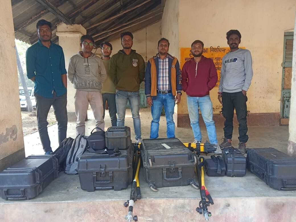 Lead News : सिलंगी के ग्रामीणों ने कर्मियों को घंटों बनाया बंधक