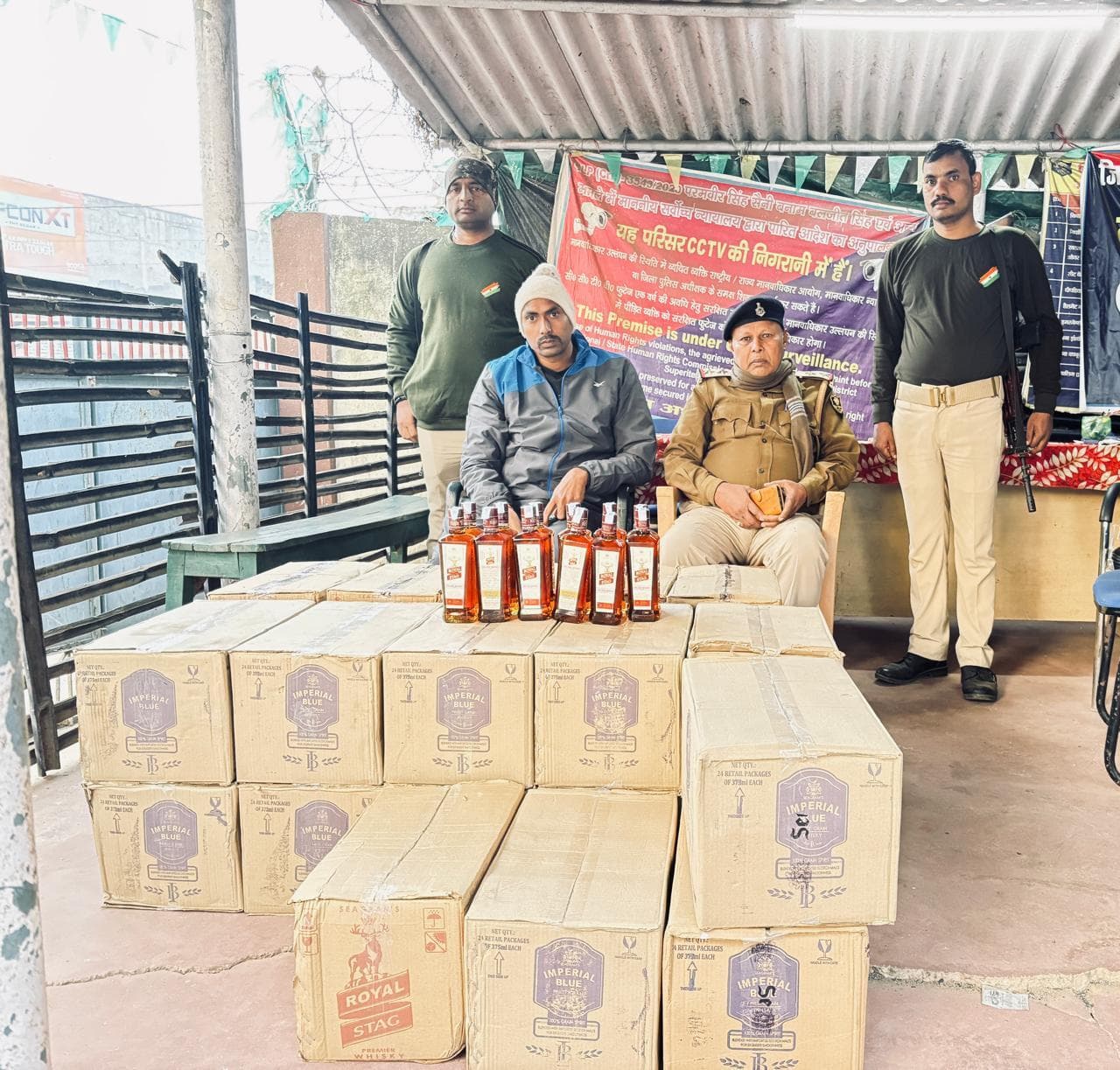 स्विफ्ट डिजायर कार से 24 पेटी अवैध विदेशी शराब हुआ बरामद