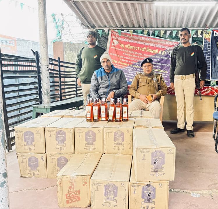 स्विफ्ट डिजायर कार से 24 पेटी अवैध विदेशी शराब हुआ बरामद