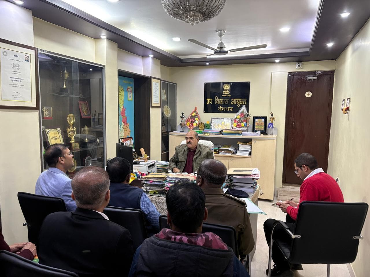 Deoghar news : समाज कल्याण विभाग और आइपीपीबी अपने सभी टैब को एक्टिव करें और बच्चों का आधार बनायें : डीडीसी