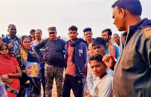 Gaya News : अवैध खनन को लेकर ग्रामीणों का फूटा गुस्सा, बंद कराया बालू उठाव