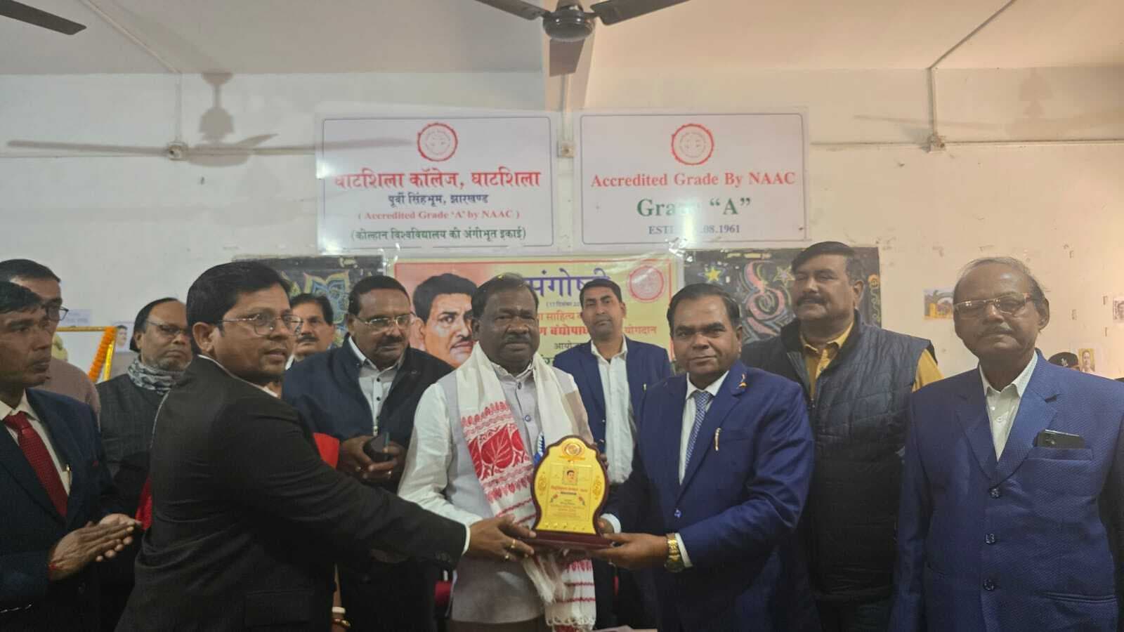 East Singhbhum : घाटशिला कॉलेज में बांग्ला भाषा के विकास में योगदान देने वाले 13 लोगों को मिला विभूति भूषण स्मृति सम्मान