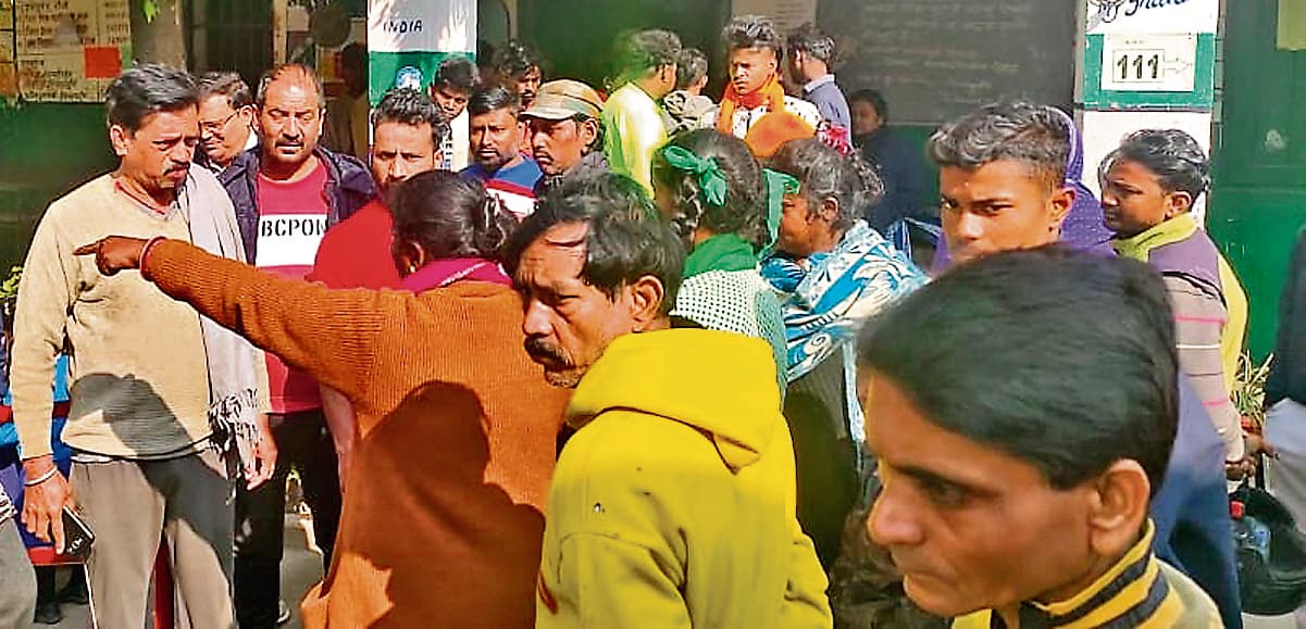 Ranchi News : पहाड़ी टोला के पास छात्रा से छेड़खानी का आरोप, मां ने किया हंगामा