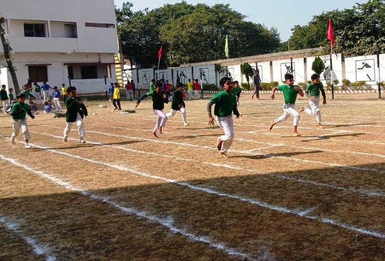 डीपीएस के बच्चों ने 50 व 100 मीटर दौड़ में लिया भाग