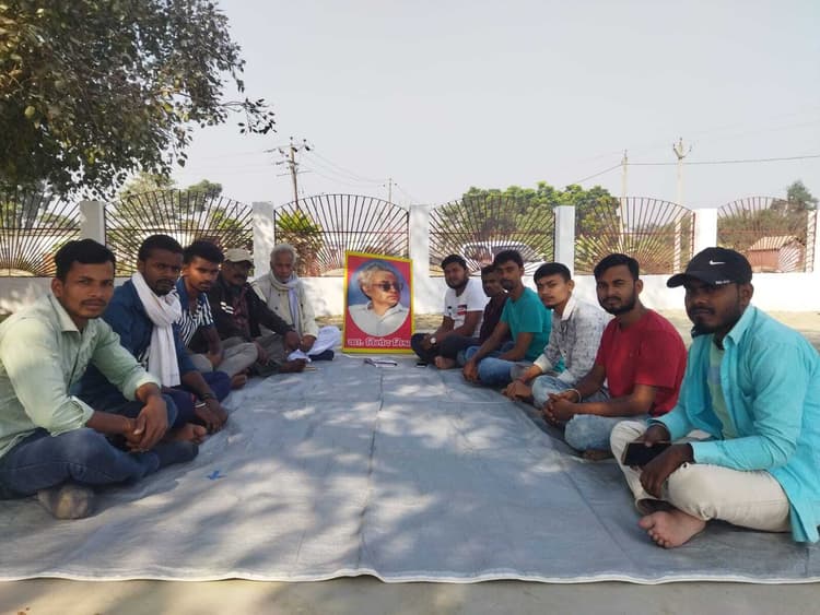 सरकार की नीतियां उच्च वर्ग के पक्ष में और पिछड़े व वंचित वर्गों के खिलाफ