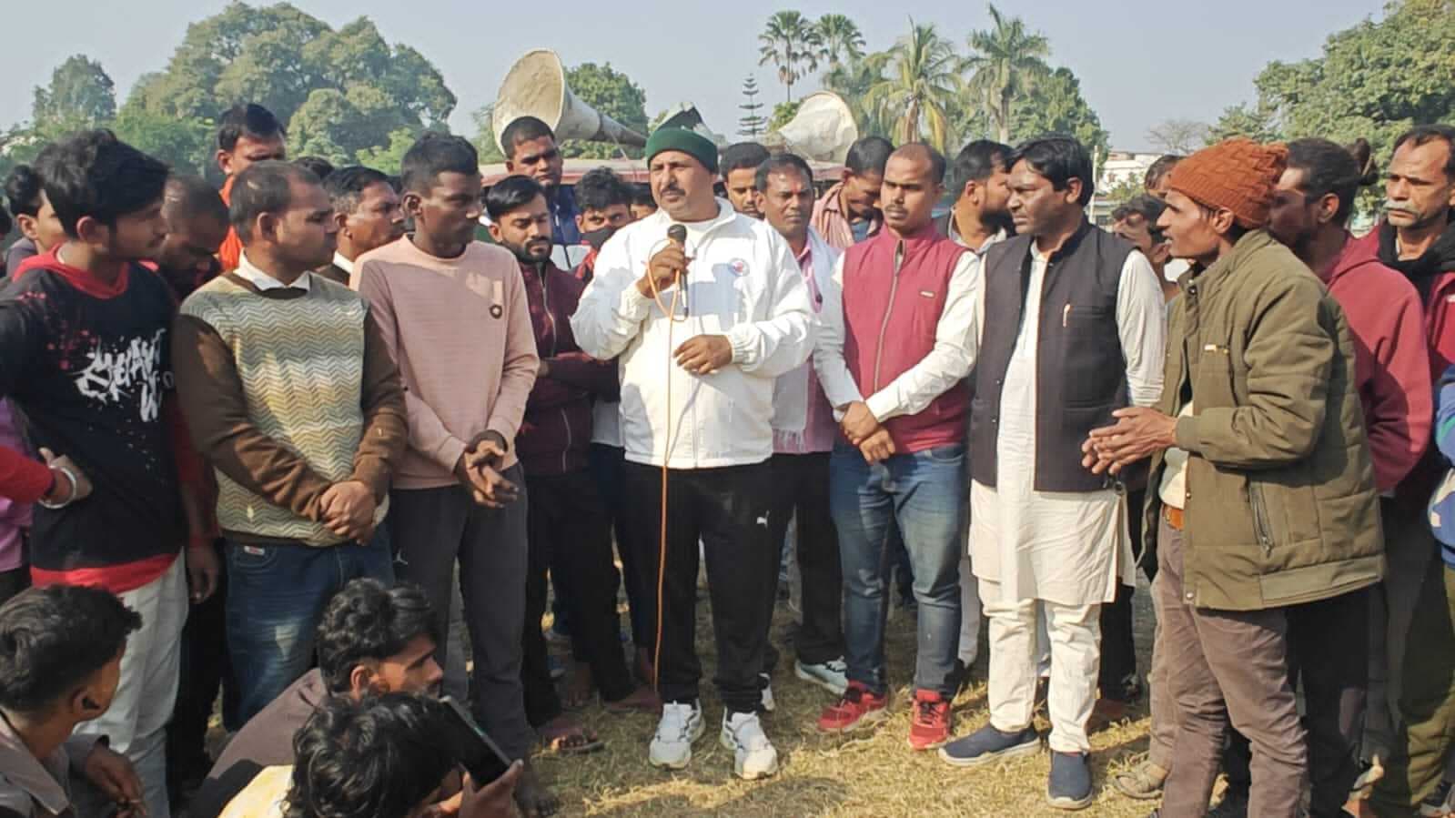 शहर में जगह-जगह ई-रिक्शा चालकों से हो रही अवैध वसूली बंद करें प्रशासन:जिलाध्यक्ष