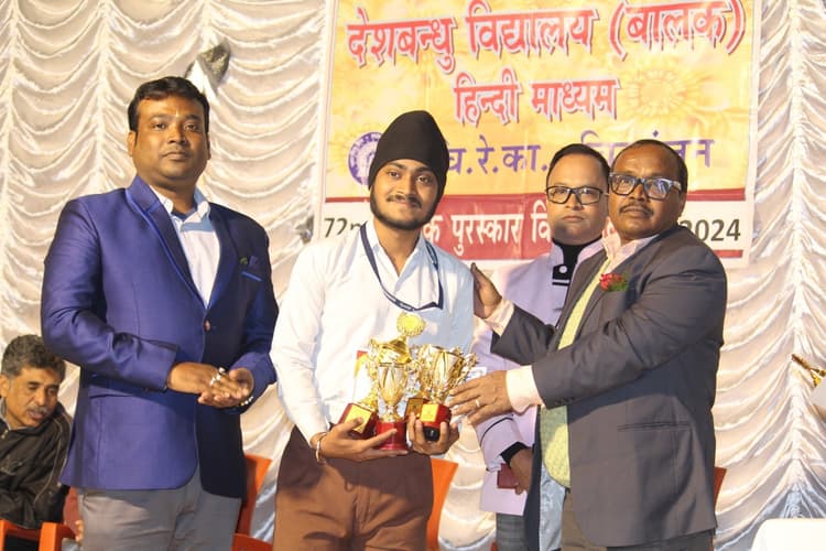 चित्तरंजन देशबंधु विद्यालय का मना 72वां वार्षिकोत्सव