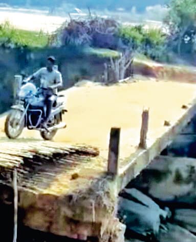 बीडीओ ने जर्जर सड़क व पुलिया का लिया जायजा, पुनरुद्धार की आस