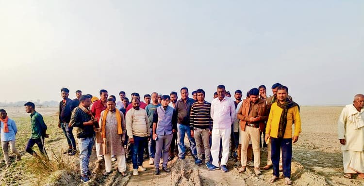 Gopalganj News : गंडक से बालू खुदाई पर एक्शन में आये डीएम, खनिज विकास की टीम पहुंची