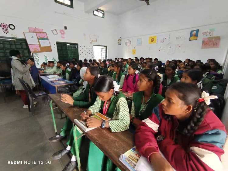 Seraikela News : संगीत की दुनिया में खो गया महान सितारा : प्राचार्या