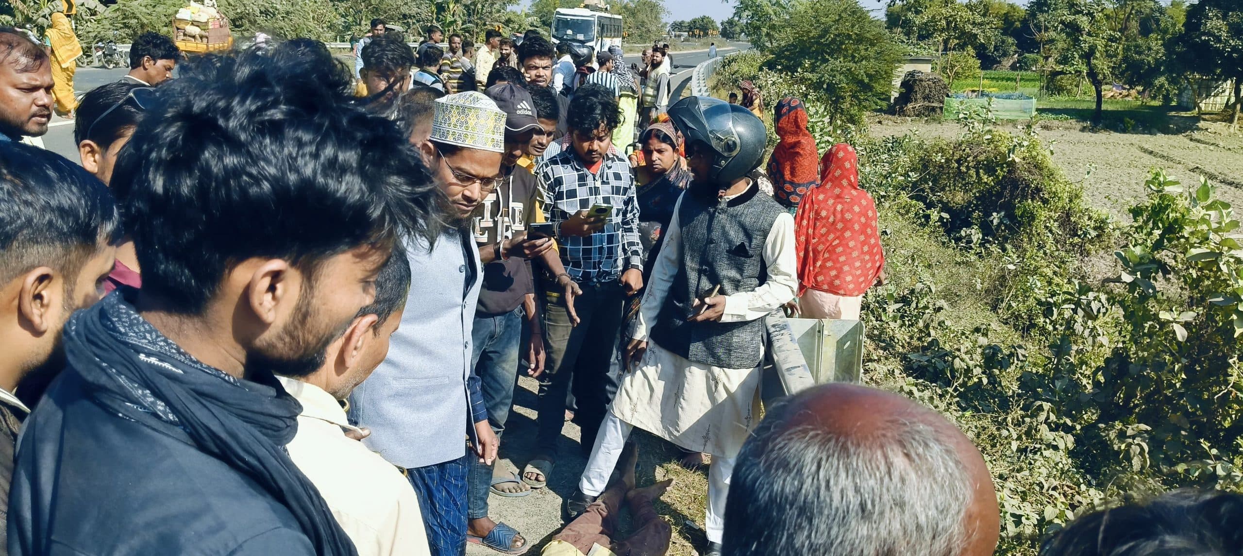 दो बाइक की टक्कर में तीन युवक गंभीर रूप से घायल