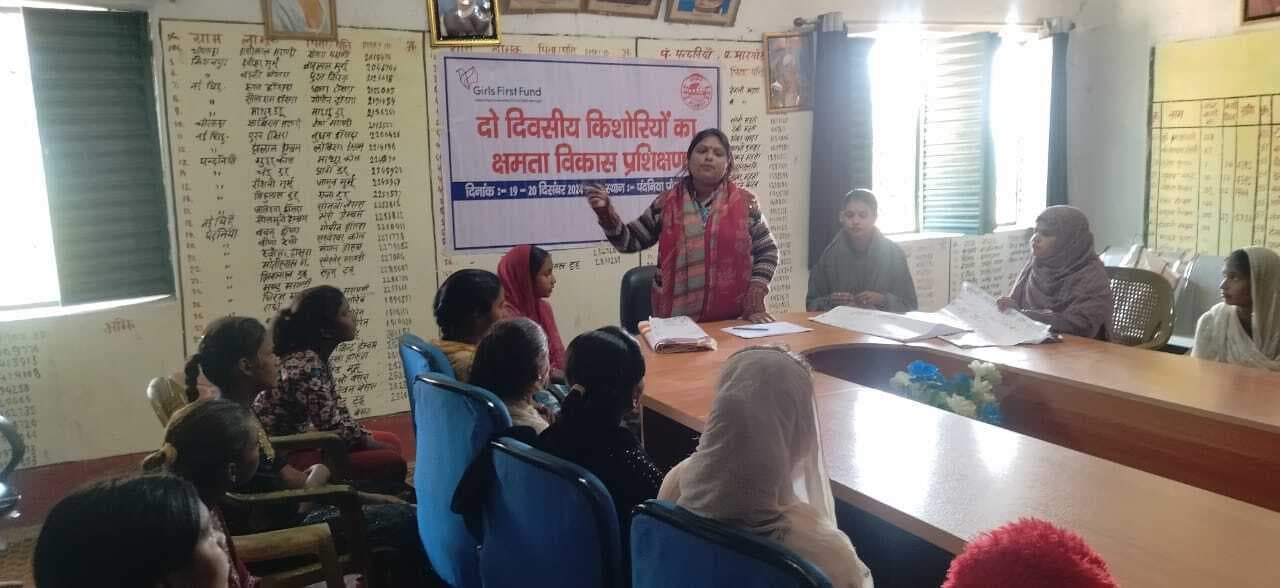 Deoghar news : बाल विवाह की रोकथाम को लेकर किशोरियों को किया जागरूक, दिया प्रशिक्षण