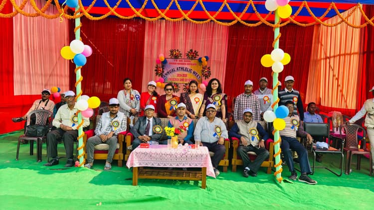 Katihar news : अनुशासन, समर्पण व मेहनत करना सिखाता है खेल : डीडीसी