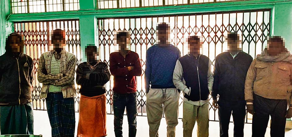 Gopalganj News : बड़हरा में पुलिस पर हमला मामले में 76 लोगों पर एफआइआर दर्ज, पुलिस ने 22 लोगों को भेजा जेल