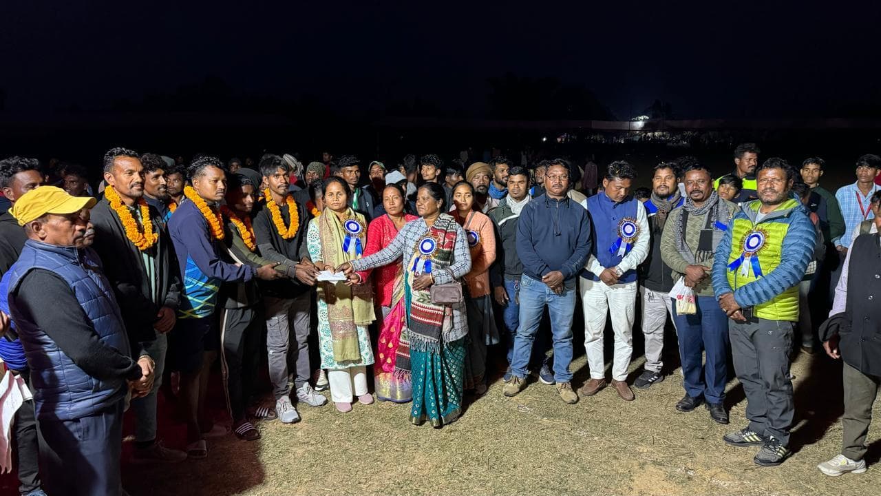 Seraikela News : खूंटपानी में मस्ती बाबा एफसी को हराकर शिवा स्पोर्टिंग एफसी चैंपियन