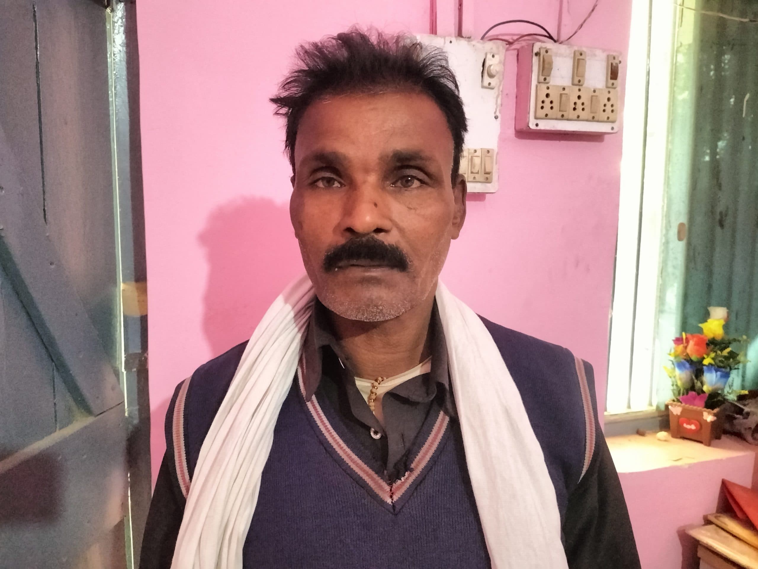 गोरराहा से सदस्य के अपहरण मामले का नामजद पूर्व पैक्स अध्यक्ष पुलिस गिरफ्त से बाहर, छापेमारी तेज