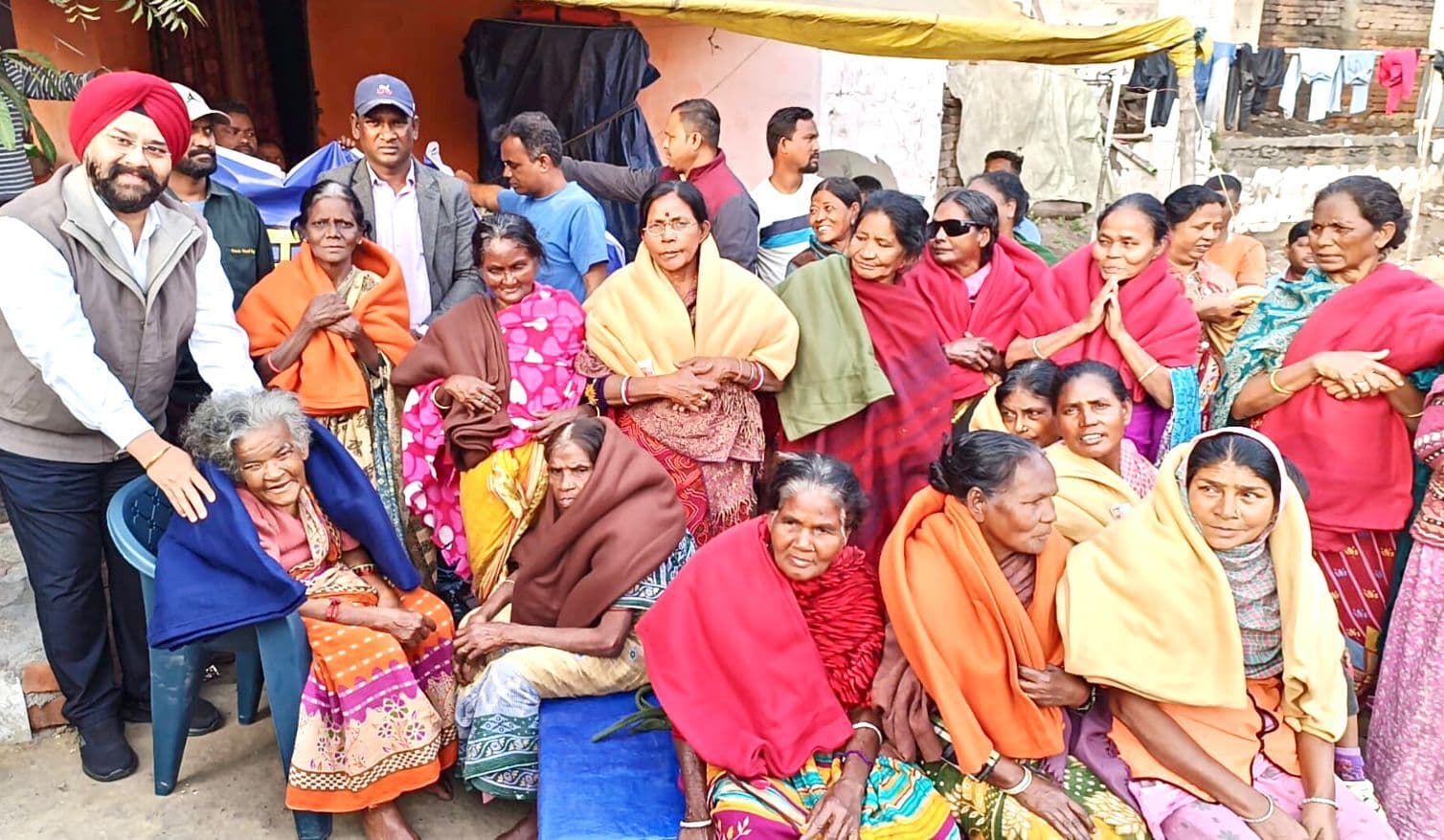 Jamshedpur news. हर-हर महादेव सेवा संघ का कंबल वितरण अभियान जारी