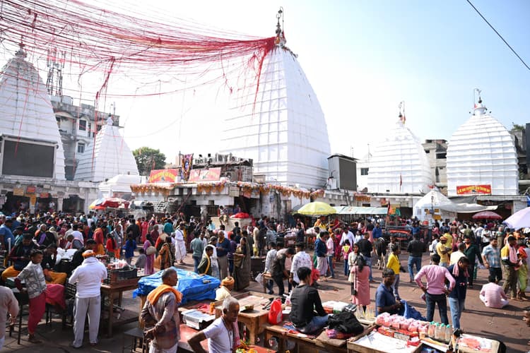 Deoghar News : नववर्ष पर फूलों से बाबा मंदिर की होगी भव्य सजावट