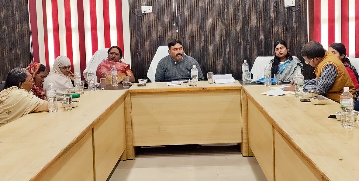 परिमार्जन व दाखिल-खारिज के मामलों का अविलंब करें निष्पादन : जिलाधिकारी