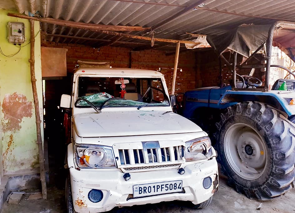 Gopalganj News : बड़हरा गांव में पुलिस की कार्रवाई से गांव छोड़कर भागे ग्रामीण, दहशत में महिलाएं