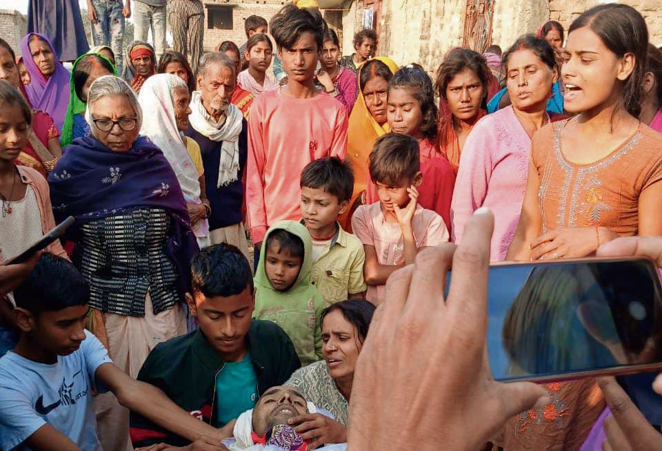 Gopalganj News : हरदिया मोड़ पर वाहन ने बाइक सवार युवक को कुचला, मौत, सैलून बंद कर घर जाने के दौरान हुआ हादसा