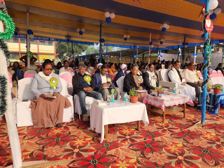 सेंट जोसेफ स्कूल में मना वार्षिक खेल महोत्सव