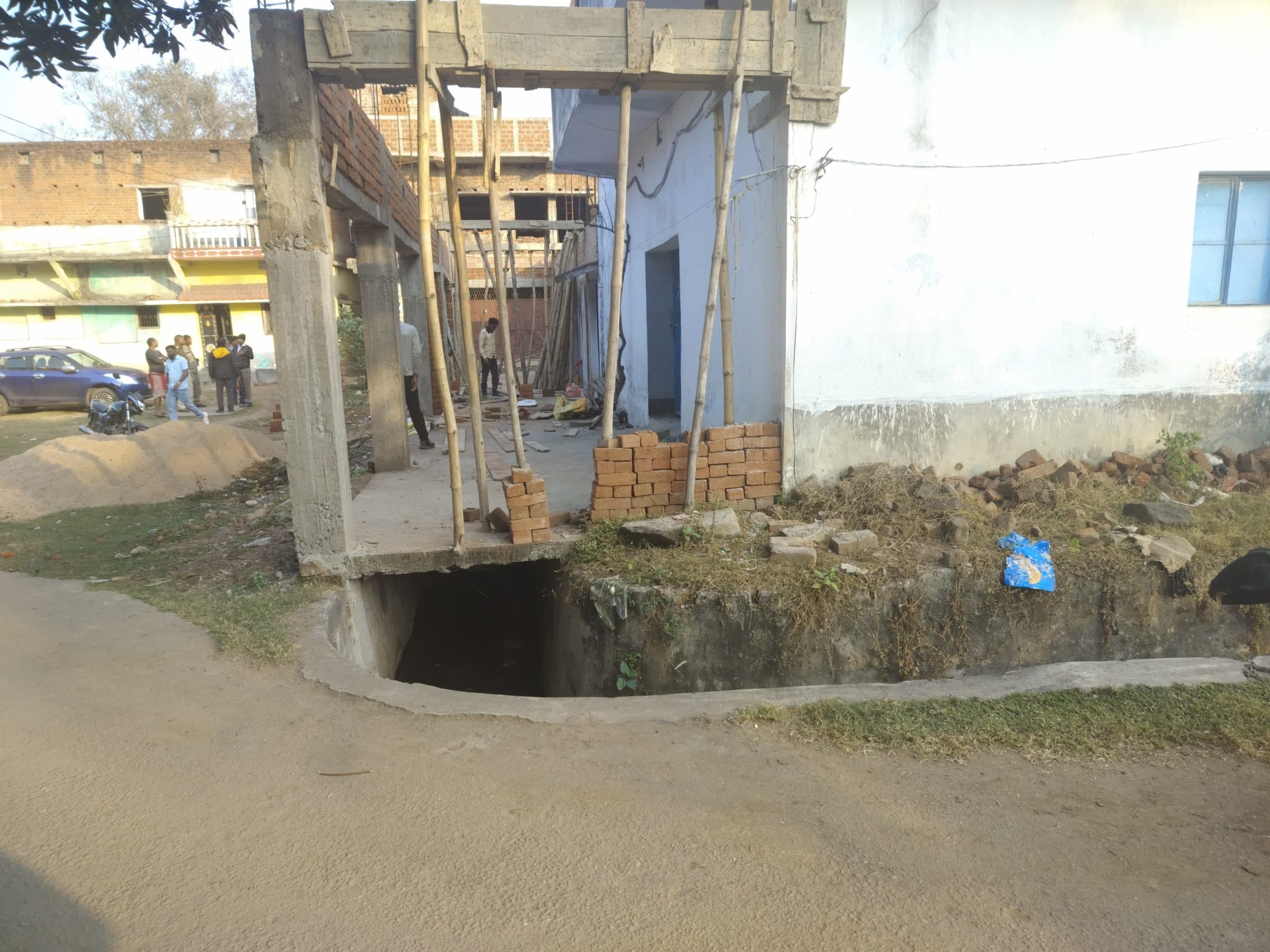 Bokaro News : नाला के ऊपर किया जा रहा था अवैध निर्माण, रोका गया