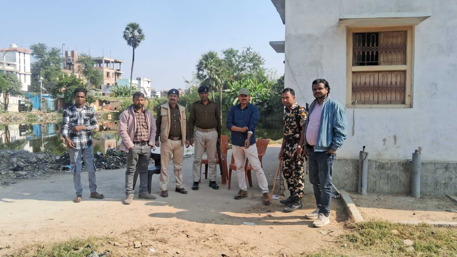 Darbhanga News : कड़ी चौकसी के बीच मुरिया में विवादित जमीन की मापी शुरू